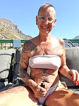 Emma Milf25 online show from May 21, 9:49 am