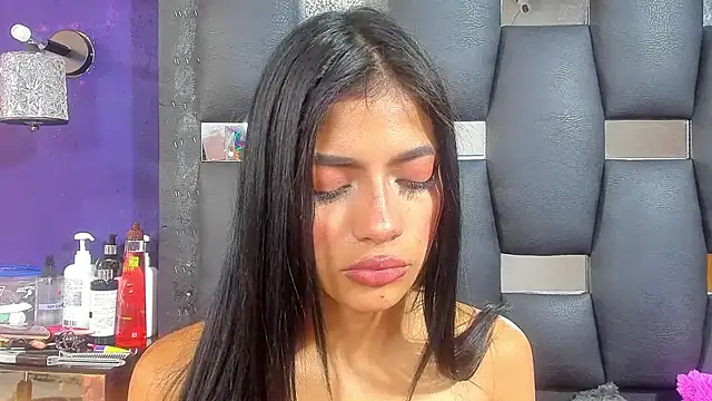 EMYCLARK01 online show from January 17, 4:06 am