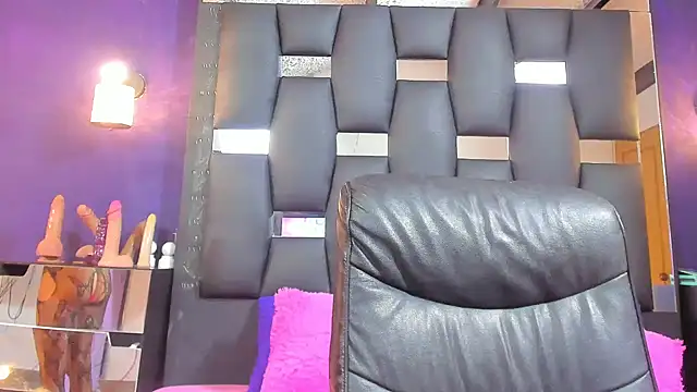 EMYCLARK01 online show from May 31, 12:45 pm
