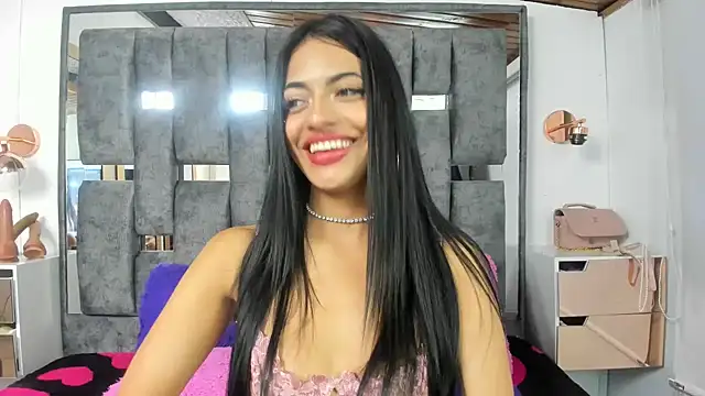 Snapshot of EMYCLARK01 chatting on July 10, 1:43 am EMYCLARK01 online show from July 10, 1:43 am