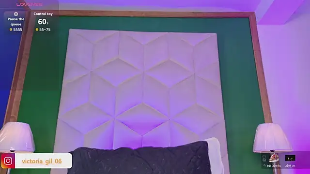 Snapshot of queen__violet chatting on July 11, 7:05 pm queen violet online show from July 11, 7:05 pm