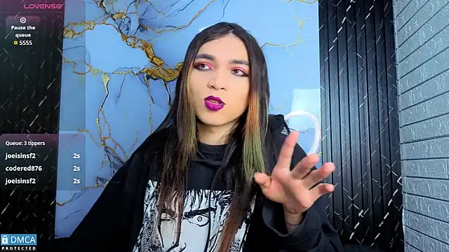 Snapshot of MaeveKuro chatting on February 5, 3:11 am MaeveKuro online show from February 5, 3:11 am