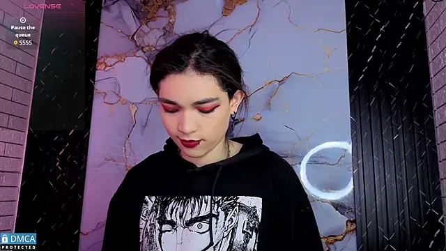 Snapshot of MaeveKuro chatting on February 12, 3:23 am MaeveKuro online show from February 12, 3:23 am