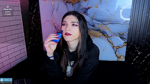 Snapshot of MaeveKuro chatting on February 14, 3:03 am MaeveKuro online show from February 14, 3:03 am