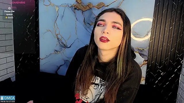 Snapshot of MaeveKuro chatting on February 18, 3:02 am MaeveKuro online show from February 18, 3:02 am