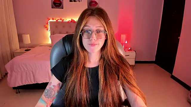 Snapshot of Emily_Warren_ chatting on April 6, 9:05 pm Emily Warren online show from April 6, 9:05 pm