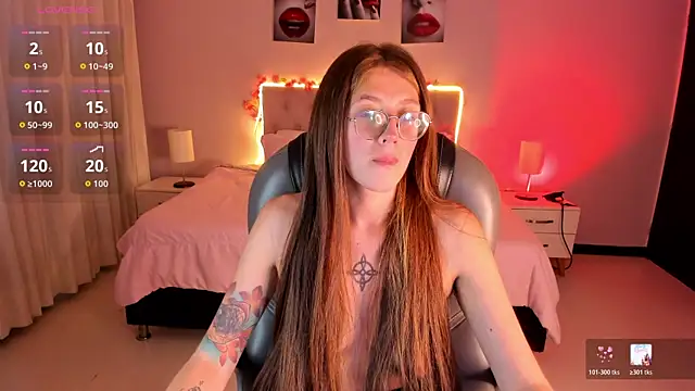 Snapshot of Emily_Warren_ chatting on April 7, 9:26 pm Emily Warren online show from April 7, 9:26 pm