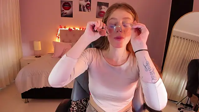Snapshot of Emily_Warren_ chatting on May 22, 7:52 pm Emily Warren online show from May 22, 7:52 pm