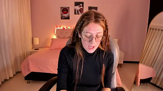 Snapshot of Emily_Warren_ chatting on May 27, 7:44 pm Emily Warren online show from May 27, 7:44 pm