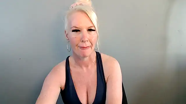 Snapshot of Blonde-Grace chatting on June 8, 3:01 pm Blonde-Grace online show from June 8, 3:01 pm