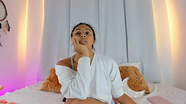 Snapshot of Melodymoore_ chatting on June 26, 7:35 am Melodymoore online show from June 26, 7:35 am