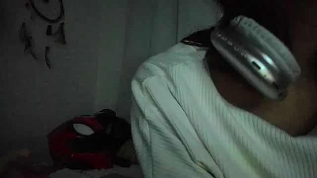 Snapshot of Melodymoore_ chatting on June 27, 5:45 am Melodymoore online show from June 27, 5:45 am