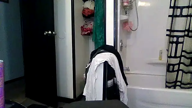 Snapshot of mrstoxox4594 chatting on February 15, 7:32 pm mrstoxox4594 online show from February 15, 7:32 pm