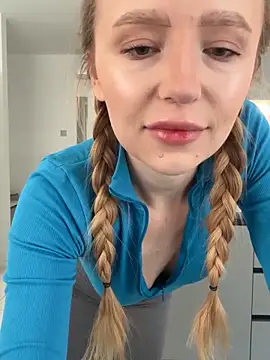 Snapshot of EvaBrooklyn chatting on February 27, 5:56 am EvaBrooklyn online show from February 27, 5:56 am