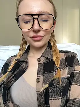 Snapshot of EvaBrooklyn chatting on March 7, 12:45 pm EvaBrooklyn online show from March 7, 12:45 pm