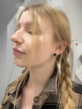 Snapshot of EvaBrooklyn chatting on March 9, 4:33 pm EvaBrooklyn online show from March 9, 4:33 pm