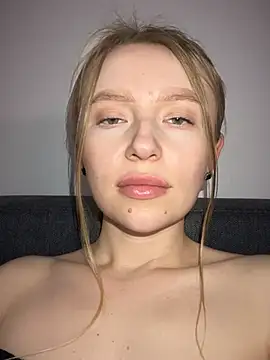 Snapshot of EvaBrooklyn chatting on March 10, 4:46 pm EvaBrooklyn online show from March 10, 4:46 pm