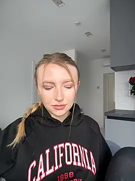 Snapshot of EvaBrooklyn chatting on March 14, 11:01 am EvaBrooklyn online show from March 14, 11:01 am