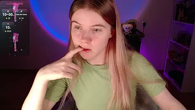 Strawberry juli online show from February 15, 4:31 am