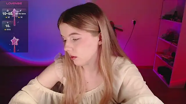 Strawberry juli online show from April 7, 4:07 pm