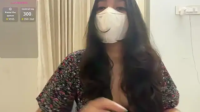 Snapshot of oviyakalra chatting on October 30, 4:03 am oviyakalra online show from October 30, 4:03 am