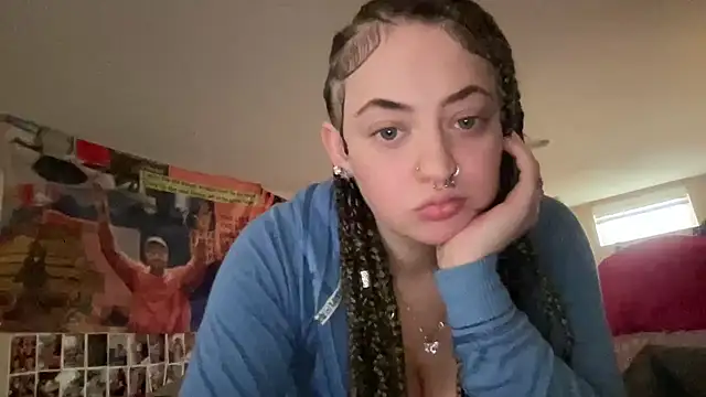 cognacwoodss online show from December 1, 3:17 pm