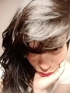 Snapshot of Ali3Martin chatting on February 16, 9:27 am Ali3Martin online show from February 16, 9:27 am