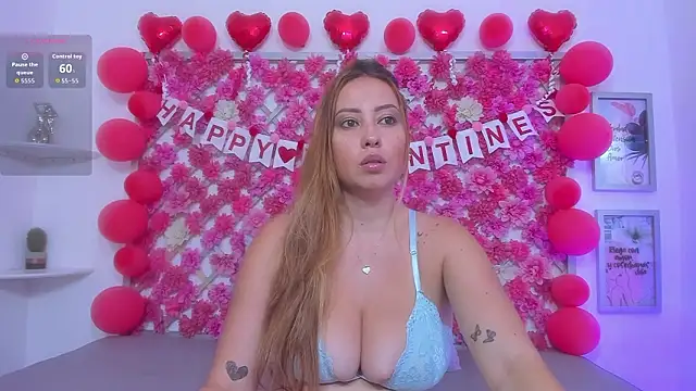 Snapshot of emmyrouse_ chatting on February 16, 7:43 pm emmyrouse online show from February 16, 7:43 pm