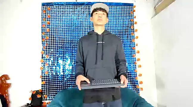 Snapshot of Maxxi_hot23 chatting on February 26, 1:43 am Maxxi hot23 online show from February 26, 1:43 am