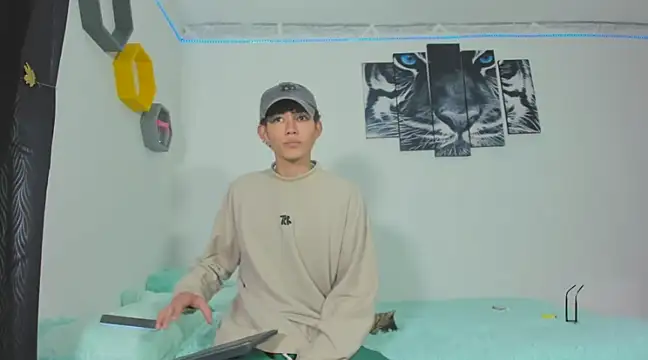 Snapshot of Maxxi_hot23 chatting on March 2, 7:02 pm Maxxi hot23 online show from March 2, 7:02 pm