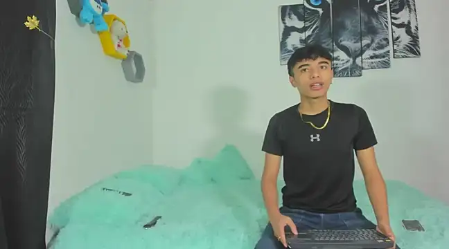 Snapshot of Maxxi_hot23 chatting on March 9, 12:31 pm Maxxi hot23 online show from March 9, 12:31 pm