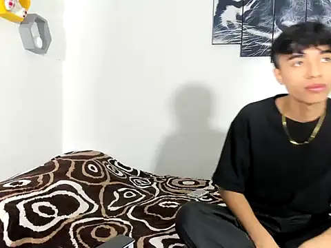 Snapshot of Maxxi_hot23 chatting on March 10, 1:32 pm Maxxi hot23 online show from March 10, 1:32 pm