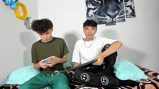 Snapshot of Maxxi_hot23 chatting on March 14, 8:17 pm Maxxi hot23 online show from March 14, 8:17 pm