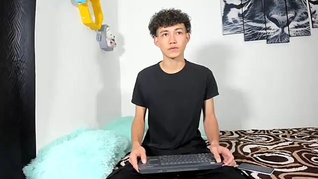 Snapshot of Maxxi_hot23 chatting on March 15, 2:01 pm Maxxi hot23 online show from March 15, 2:01 pm