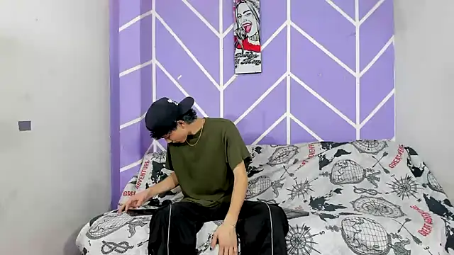 Snapshot of Maxxi_hot23 chatting on October 10, 7:46 pm Maxxi hot23 online show from October 10, 7:46 pm