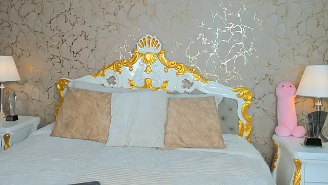 ScarlettWallace online show from March 11, 7:25 pm