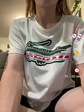 Snapshot of 1Zoey101 chatting on April 24, 10:18 am 1Zoey101 online show from April 24, 10:18 am