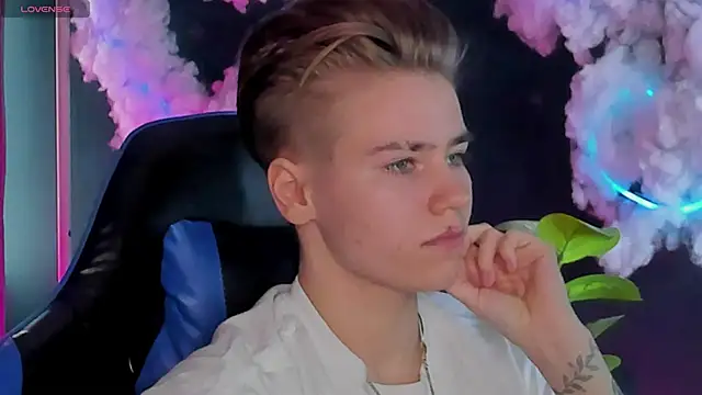 Jean Wilsons online show from April 13, 11:16 am