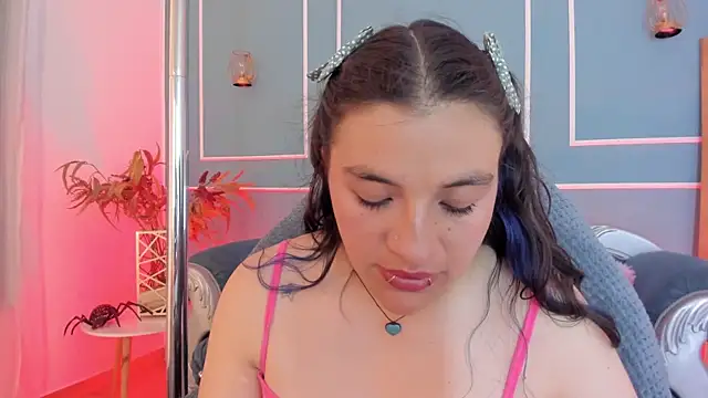 TaraTaylorr online show from July 18, 2:38 am