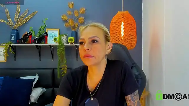 Snapshot of yessila_parker chatting on May 22, 8:42 am yessila parker online show from May 22, 8:42 am