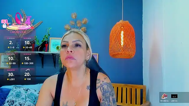 Snapshot of yessila_parker chatting on May 27, 8:55 am yessila parker online show from May 27, 8:55 am