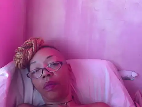Ladyzee25 online show from June 2, 11:45 am