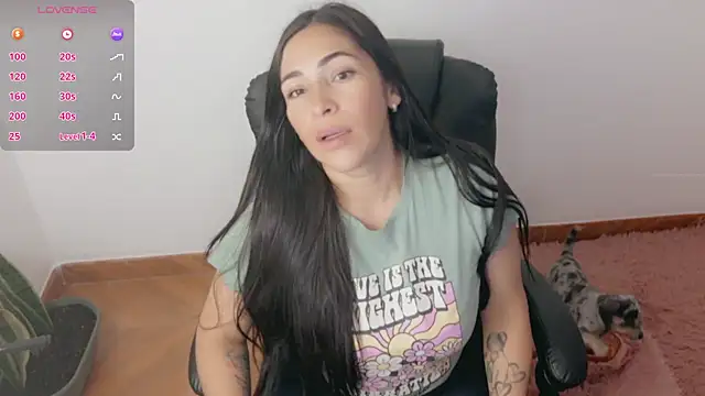 Snapshot of luna_lgomez_ chatting on July 15, 10:09 am luna lgomez online show from July 15, 10:09 am