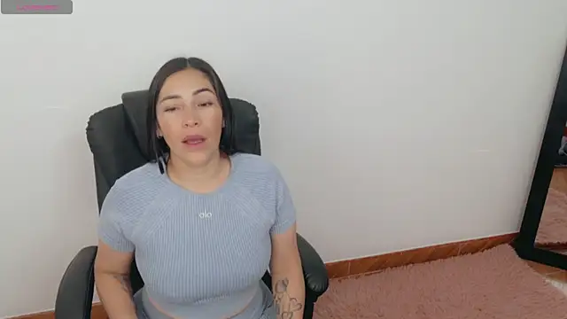 Snapshot of luna_lgomez_ chatting on July 16, 10:10 am luna lgomez online show from July 16, 10:10 am