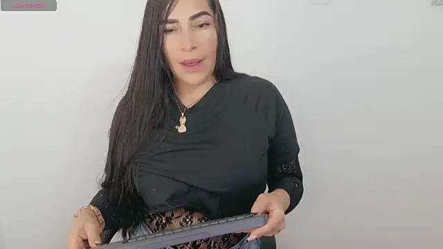 Snapshot of luna_lgomez_ chatting on July 18, 11:14 am luna lgomez online show from July 18, 11:14 am