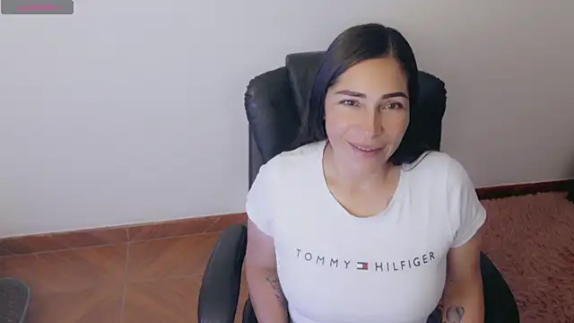 Snapshot of luna_lgomez_ chatting on August 1, 10:03 am luna lgomez online show from August 1, 10:03 am