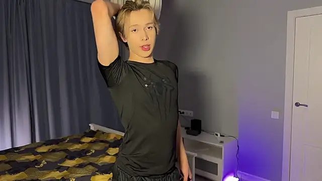 Snapshot of ciaoalex chatting on March 5, 8:00 pm ciaoalex online show from March 5, 8:00 pm