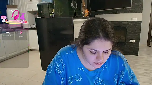 Layla- online show from February 12, 10:54 am