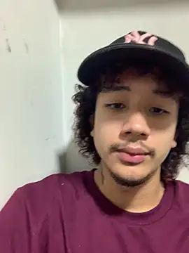 Snapshot of chillcol chatting on March 5, 3:40 am chillcol online show from March 5, 3:40 am