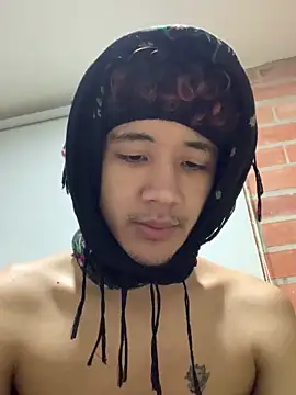 Snapshot of chillcol chatting on March 17, 10:38 am chillcol online show from March 17, 10:38 am